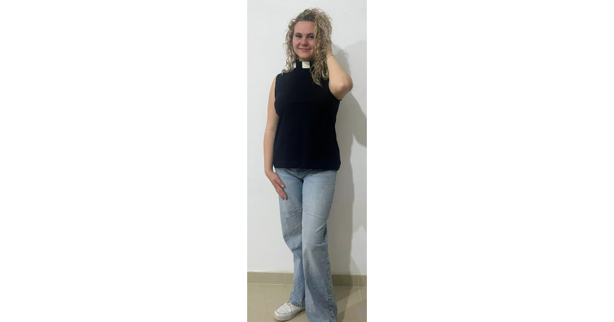 MELANIE SLEEVELESS TOP