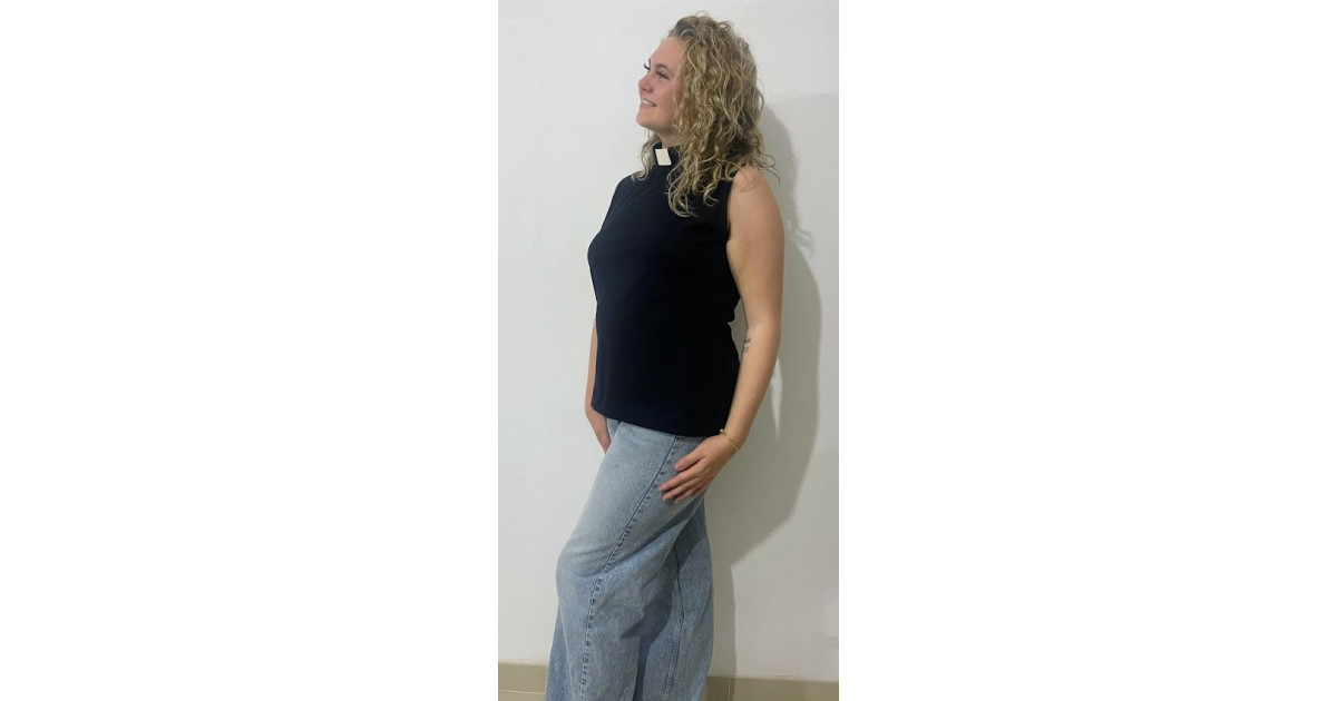MARGARET ZIPPED SLEEVELESS TOP